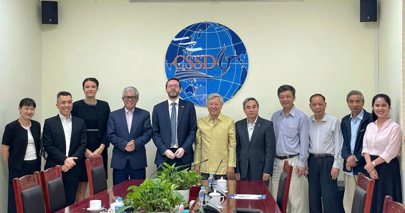 GẶP LÀM VIỆC VỚI ĐẠI SỨ UK TẠI VIỆT NAM